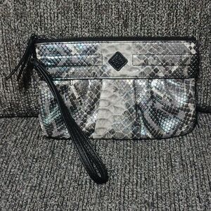 SIMPLY VERA BY VERA WANG Gray Snakeskin Print w/ Iridescent Shine Wristlet